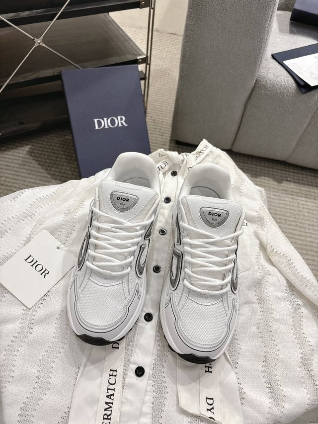 出厂价p Dior 迪奥最新配色B30系列 反光 老爹运动鞋 原版购入开发 做货 全新B30运动鞋 顺应复古市场的趋势的 Dad Shoes风格鞋款鞋舌上的Di