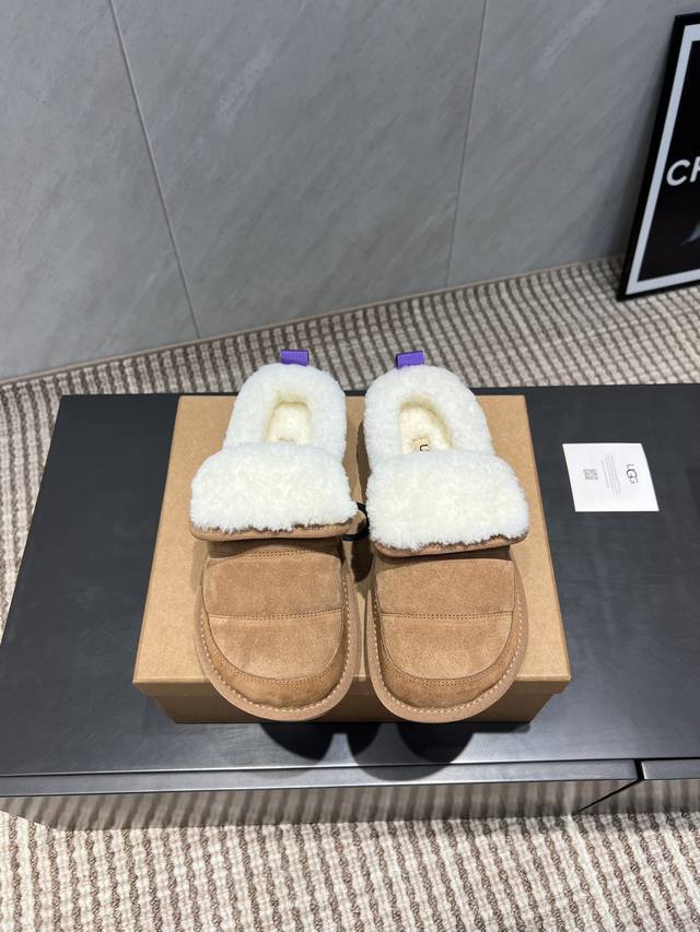 出厂:薄底款 独家顶级版本 Ugg~25Vs秋冬爆款松糕厚底休闲毛鞋系列 圆头翻盖厚底毛鞋 一款不会撞衫的鞋子、简约的隔板设计上斑点的大底、鞋面真丝卷毛、秋冬季