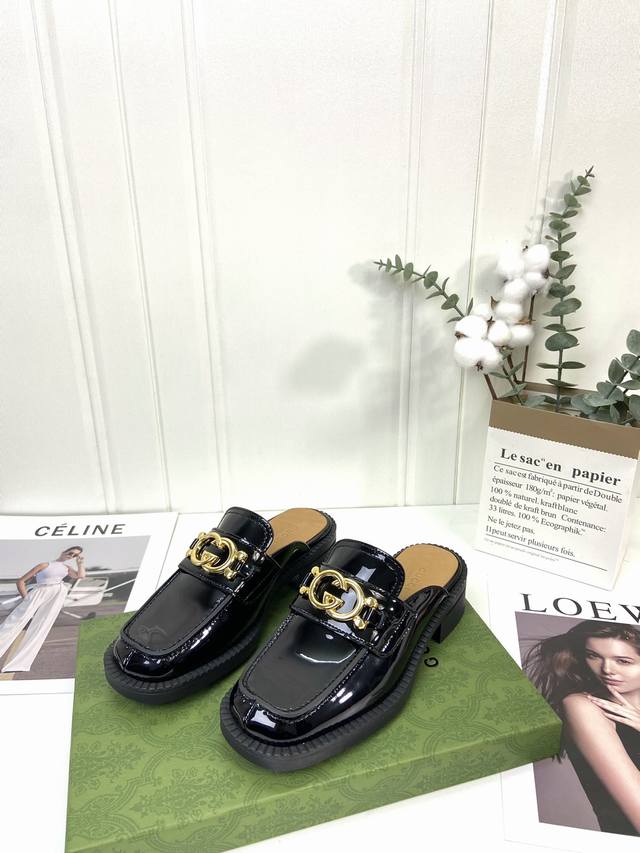 gucci｜古驰最新秋款金属大字母扣乐福鞋小皮鞋，100周年秀场大爆款。版型超正，细节到位非常高级百搭～～Gucci家的鞋一直很好穿，这款穿了感觉没穿一样超级贴