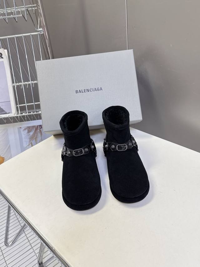 Balenciaga巴黎世家秋冬最新款滑雪系列 雪地靴 超多明星网红种草 细节完美复刻 设计师推出探索时尚界对于原创与挪用的概念、以全新系列致敬传承与经典，以标