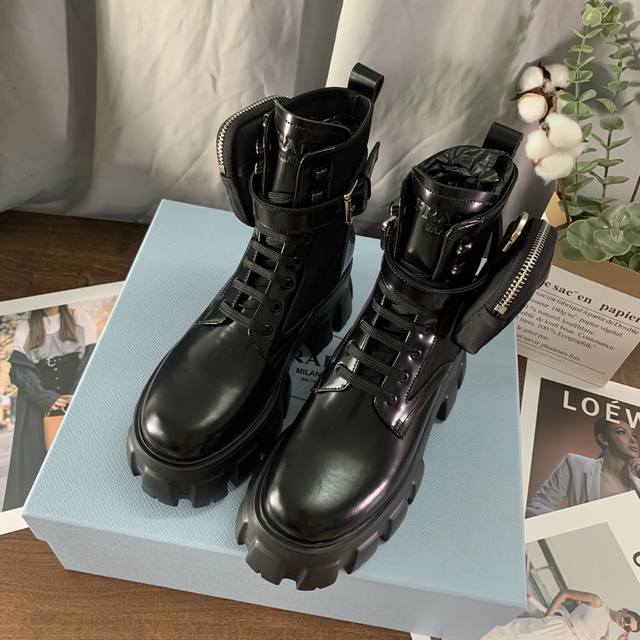 代购级 prad 家22Ss早春新品！经典靴型+英伦拼色设计，经典耐看！原版倒模楦型，极致1:1形体，进口高端织针呈现出精致质感！ 开模定制A级大底，奢华包装！