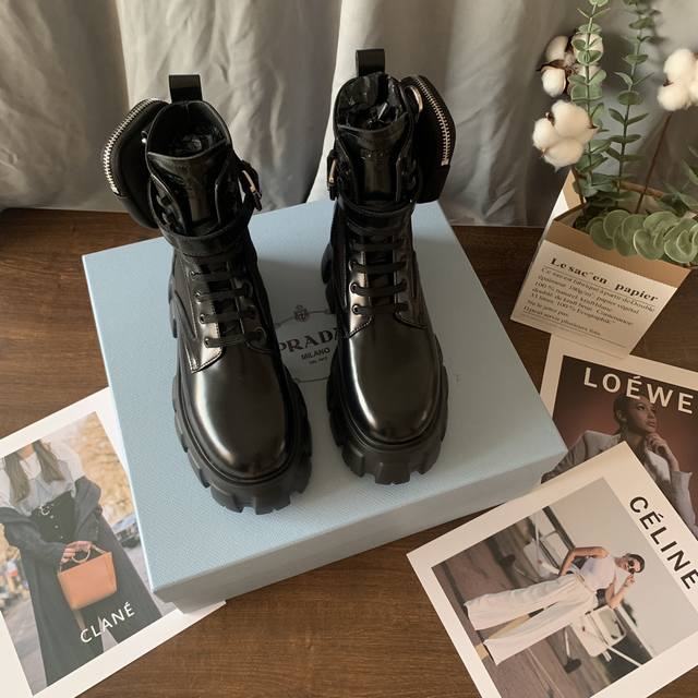 代购级 prad 家22Ss早春新品！经典靴型+英伦拼色设计，经典耐看！原版倒模楦型，极致1:1形体，进口高端织针呈现出精致质感！ 开模定制A级大底，奢华包装！