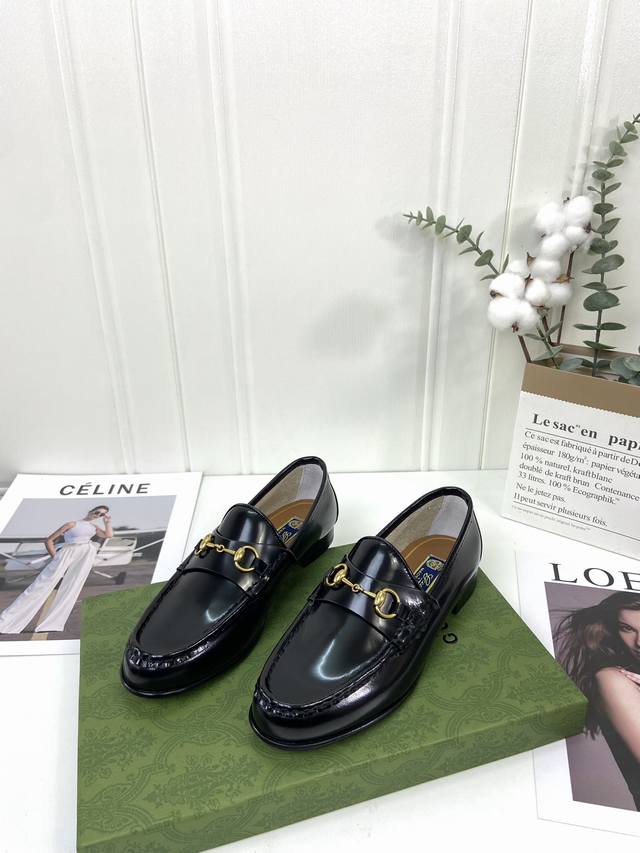 Gucc* G家马衔扣平底乐福鞋 1953马衔扣复古风乐福鞋， 鞋面:原版进口开边珠，内里原版透气布里 水染牛皮垫脚，原版意大利真皮大底 Size：35-39