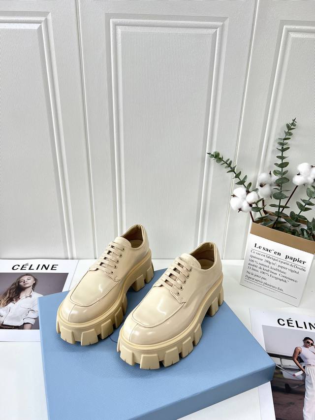 prad* Ss21New Arrival～ p家 新款，专贵4月新品 经典的车轮厚底+经典的乐福鞋面 鞋底不重，脚感超级舒适，增高5.5Cm 鞋面采用原版进口