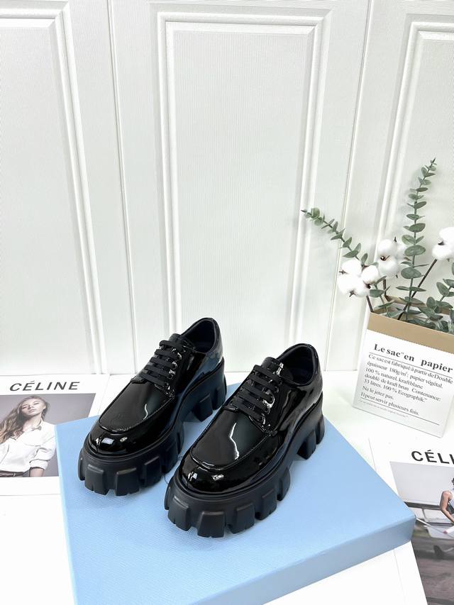 prad* Ss21New Arrival～ p家 新款，专贵4月新品 经典的车轮厚底+经典的乐福鞋面 鞋底不重，脚感超级舒适，增高5.5Cm 鞋面采用进口牛漆