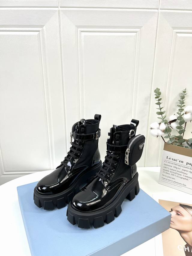 代购级 prad 家22Ss早春新品！经典靴型+英伦拼色设计，经典耐看！原版倒模楦型，极致1:1形体，进口高端织针呈现出精致质感！ 开模定制A级大底，奢华包装！