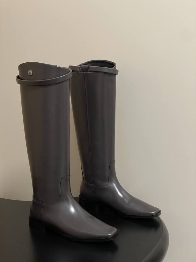 Toteme 2025Ss秋冬绝美方头骑士靴极简风一脚蹬直筒长靴 超火小众潮牌！ 这也Tei好看呐 气场两米八 腿长无极限 简约冷淡风 百搭百搭！The Rid