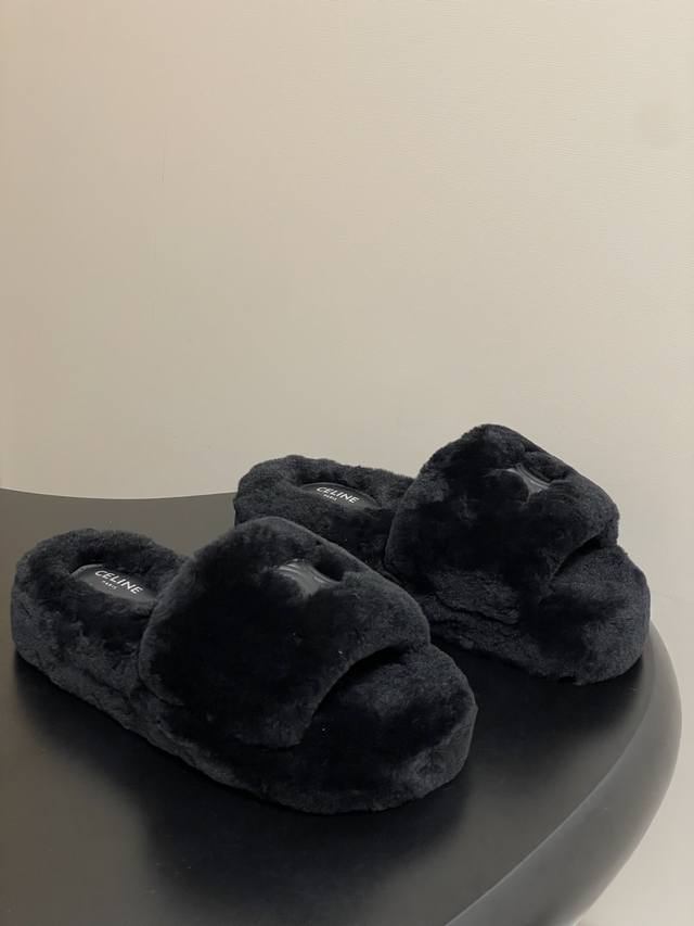 顶级品质 25Fw秋冬新款 Celine 赛琳 凯旋门厚底毛拖鞋一脚蹬羊毛拖鞋 这一季的赛琳又让我重新爱了它一次！ 这季节美鞋太多这款毛拖 真的是让我无法自拔真