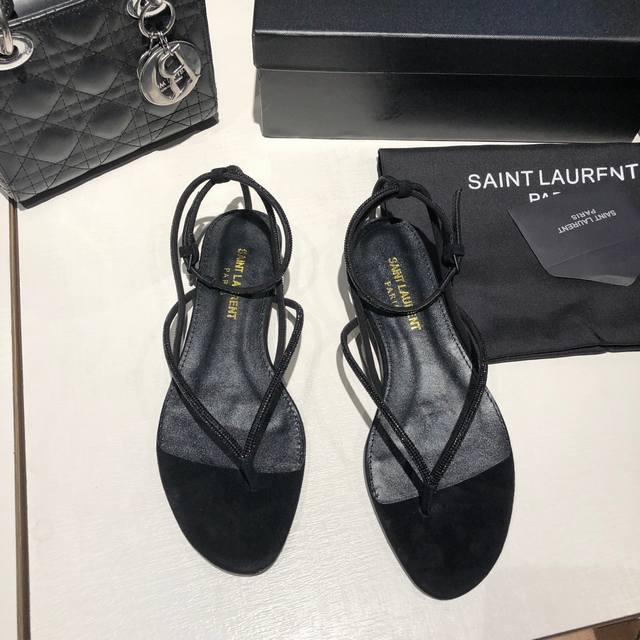 Saint Laurent 圣罗兰 夏日清凉爆款，闪亮登场！ 进口澳钻+意大利真皮大底。 平底凉鞋 颜色:黑色，金色，银色 Size:35-40 40 41订做