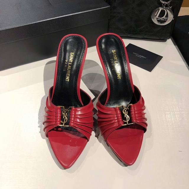 Ysl Saint Laurent* 夏季新品 金属头优雅大气高跟凉鞋 2025全新春夏系列后带方扣高跟凉鞋 ！ 尖头高跟拖鞋淡淡的夏日里怎么少得了一双仙女鞋