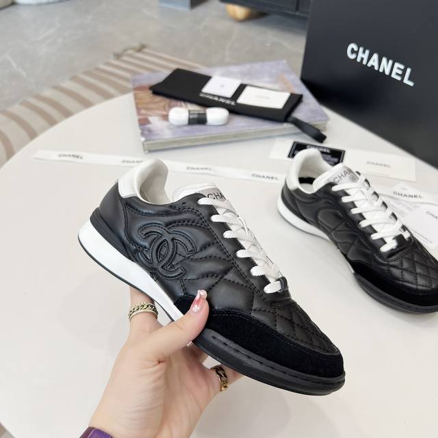 chanel官网同步 秋冬新品高版本香奈儿顶级休闲鞋系列__________________ 秋冬四季香家必备爆款，女神系列，拥有香家特色优雅名媛气质，超级耐看