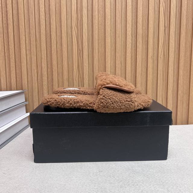 Chanel小香风香奈儿 2025新款秋冬懒羊羊真羊毛懒人拖鞋 菱格电绣小香毛拖 面料: 澳洲进口羊羔毛 內里: 澳洲进口羊羔毛 大底：原版真皮大底 码数：35