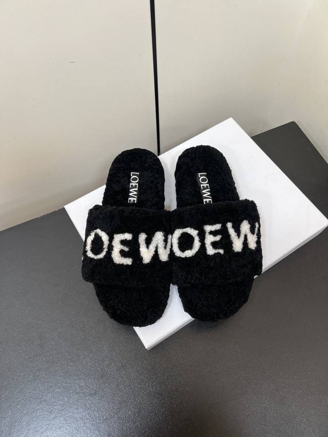 Loewe 罗意威 25Ss 秋冬新款 羊毛拖鞋 人体工学设计分散脚部压力 保护脚踝 鞋床具有一定的收缩性 长时间穿着后能贴合脚型 Eva鞋底回弹性和抗张性力高