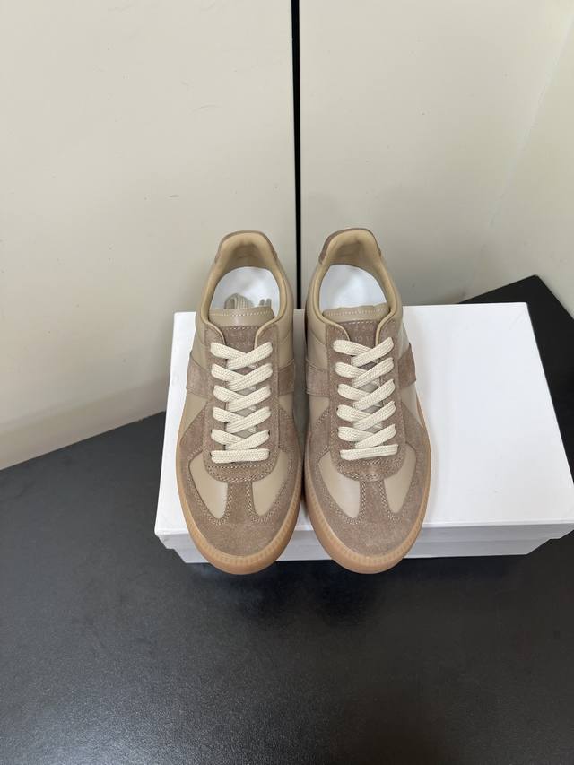 Maison Margiela马吉拉限定款 Mm6厚底鞋德训鞋 小个子福音 各大博都主有荐推的 永不褪色的厚底 绝对人手入必的德训运动鞋 约5Cm厚底增高，更收