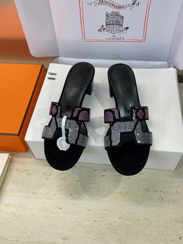 工厂p价p 莞货 代购级 爱马仕 Hermes 2025 春夏新色经典款 Oran粗跟拼色工字拖水钻女鞋 H家平底圆头露趾凉拖鞋 材质：鞋面进口羊猄皮+水染牛皮