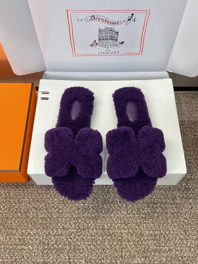 工厂p价p 莞货 代购级 爱马仕 Hermes 秋冬经典款 Oran 糖果色工字拖女鞋 H家经典平底圆头露趾羊羔毛拖鞋 材质：鞋面100%进口羊羔毛+意大利真皮