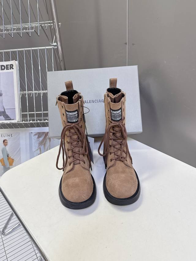 男装10 Balenciaga巴黎世家最新款皮鞋 马丁靴 百位Ins博主网红推荐 经典永不过时 机车风格大号圆头搭配粗齿外底，B家每次的新品即使在同类相似款式上