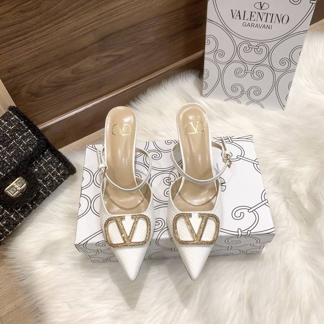 橙子出厂价 Valentino 华伦天奴经典款 蛇纹系列 水钻v扣尖头高跟凉鞋 高跟拖 细跟凉鞋 跟高：8Cm 码数：34-42