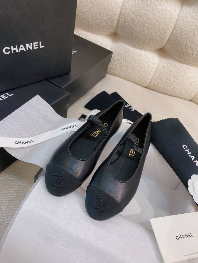 橙子出厂价 Chanel 香奈儿早春新款 一字带平底单鞋 玛丽珍鞋 芭蕾舞鞋 焕新演绎小香玛丽珍系列标志性的风格。纳羊皮面呈现出优雅的质感，多巴胺配色可以让你的