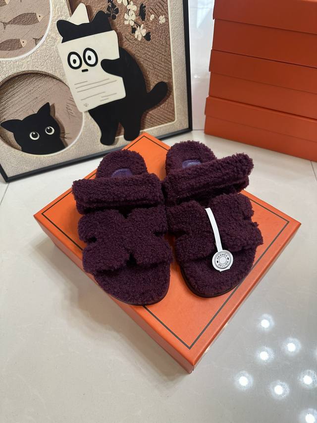橙子出厂价 Hermes 爱马仕秋冬新款 泰迪毛毛拖鞋 魔术贴二舅拖 Chypre系列 毛茸茸的 敲可爱的，踩云脚感，光脚或者搭配个袜子穿，都时髦的不行哦 鞋底