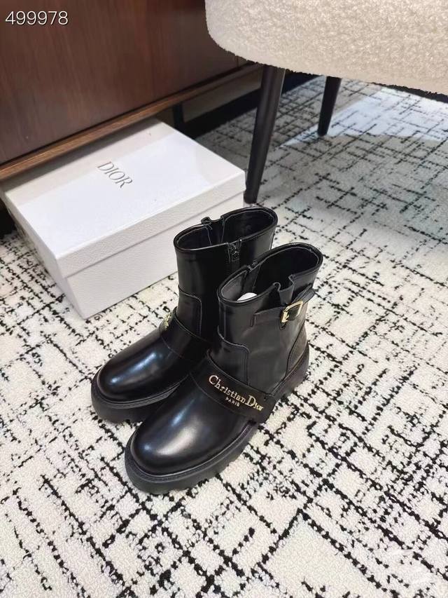 橙子出厂价 Dior 迪奥 秋冬新款短靴 马丁靴 酷飒有范儿的战靴 好穿又好搭 时髦单品 秋冬战靴已备好 潮流时尚 码数：35-40