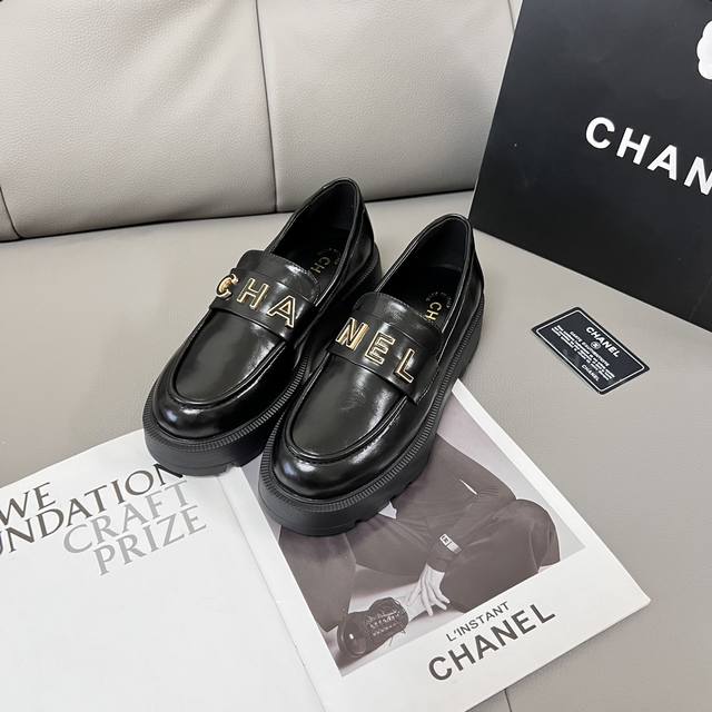 橙子出厂价 Chanel 香奈儿 早春新款 字母乐福鞋 一脚蹬乐福鞋 厚底单鞋 春季香家必备爆款，女神系列，拥有香家特色优雅名媛气质，超级耐看，让人无法抗拒，心