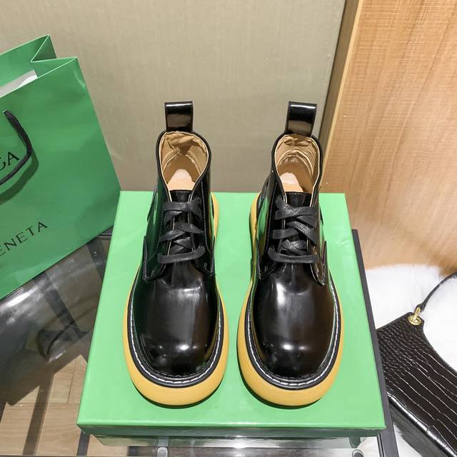 出厂： 男款+5 Bv 厚底洛克靴厚底小短靴这款绝对是实体店最受欢迎的一款、没有之一三个颜色都是首选、非常好看百搭、高低款选择、不用犹豫、入手做最亮的仔 标准码