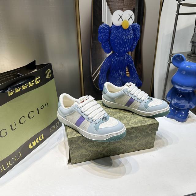 出厂： 芯片+全套柜柜包装 市场最高版本。 Gucci古驰全新升级后套内里，顶级做旧小脏鞋，Screener 系列饰水晶运动鞋 G小脏鞋镶钻款 蓝色水钻，经典休