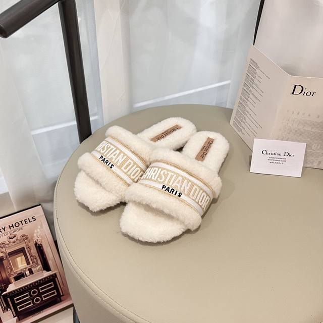 出厂： Dior 迪奥 顶级专柜 新款限定 官网上新 独家首发 迪奥 Dior 24Ss -羊毛拖 迪奥毛拖 Dior毛拖 Dior 小红书毛拖新品 秋冬oot