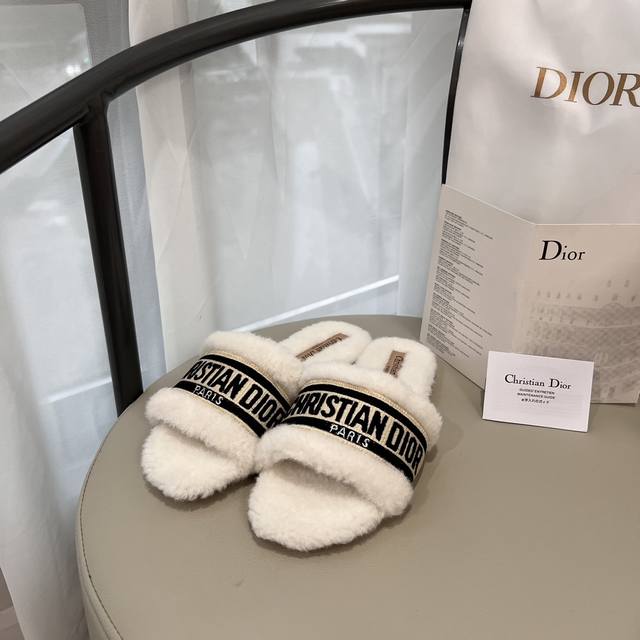 出厂： Dior 迪奥 顶级专柜 新款限定 官网上新 独家首发 迪奥 Dior 24Ss -羊毛拖 迪奥毛拖 Dior毛拖 Dior 小红书毛拖新品 秋冬oot