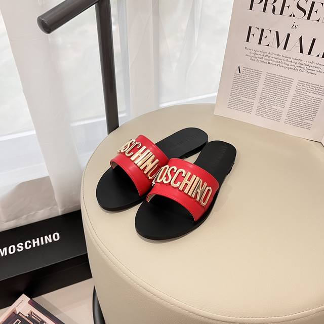出厂： Moschino 顶级专柜 秋冬限定 官网上新 独家首发 Mos M扣平底拖 Moschino Ms拖鞋 拖鞋 小红书推荐 时装周新款 太古里街拍同款