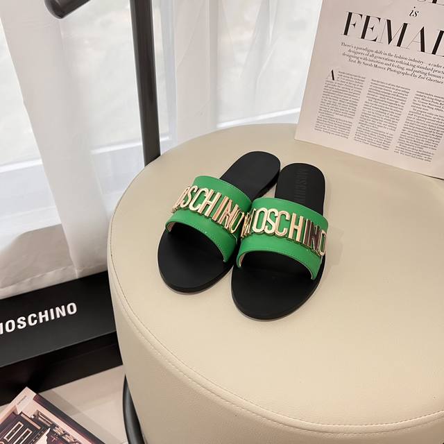 出厂： Moschino 顶级专柜 秋冬限定 官网上新 独家首发 Mos M扣平底拖 Moschino Ms拖鞋 拖鞋 小红书推荐 时装周新款 太古里街拍同款