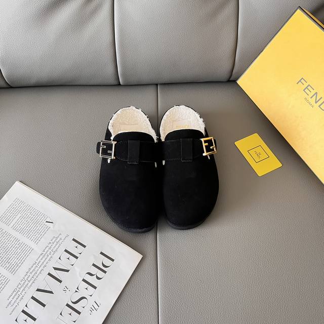 出厂： Fendi 芬迪 2025顶级专柜 早春新款 官网上新 Ff时装周新系列 芬迪 Off 包头拖 Ff拖鞋 Fendi拖鞋 Fendi鞋控 小红书热搜新款