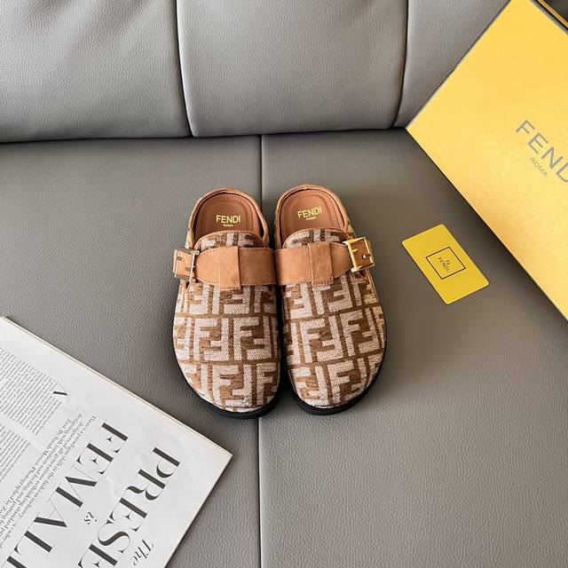 出厂： Fendi 芬迪 2025顶级专柜 早春新款 官网上新 Ff时装周新系列 芬迪 Off 包头拖 Ff拖鞋 Fendi拖鞋 Fendi鞋控 小红书热搜新款