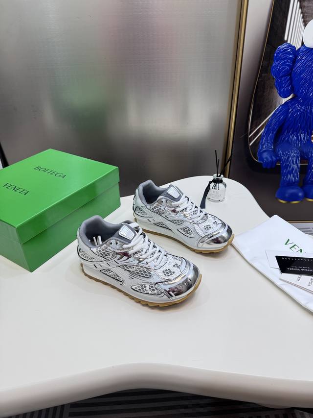 出厂： 高版本 银色有男码41-44 Bottega Veneta葆蝶家23Ss秋冬秀款bv Orbit运动鞋 王一博 同款 情侣款休闲鞋老爹鞋！Runner运