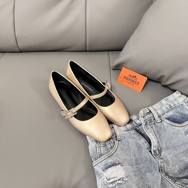 出厂： Hermes 爱马仕2025顶级专柜 早春新款 官网上新 爱马仕种草新品 25Ss-钻扣玛丽珍 爱马仕 Hermes 玛丽珍 早春多巴胺穿搭 专柜限定