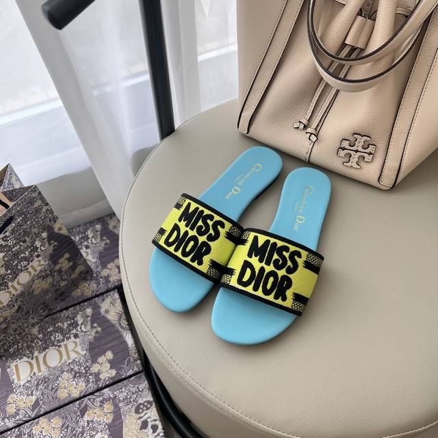 出厂： Dior 迪奥2025顶级专柜 早春系列 官网上新 全球首发 迪奥dior 25Ss -早春刺绣情侣拖 迪奥拖鞋 Dior拖 Dior 拖鞋 小红书早春