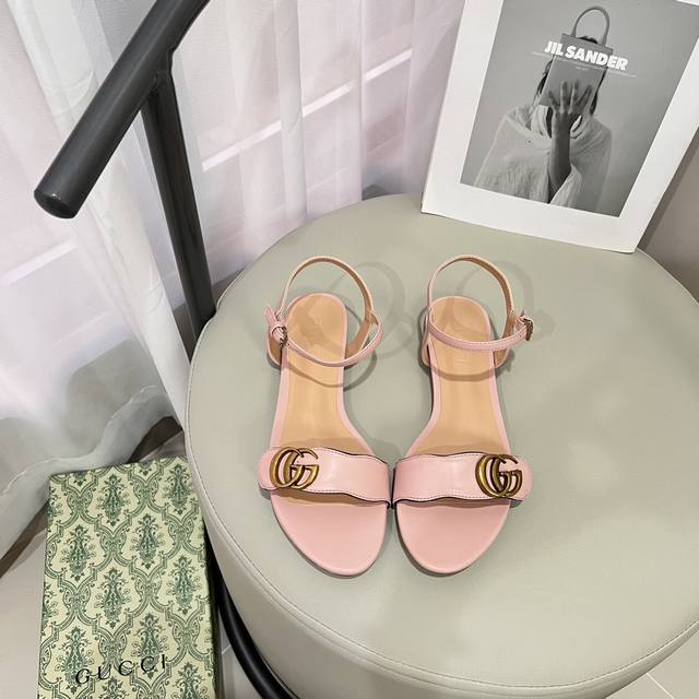 出厂： Gucci 古驰2025顶级专柜 新款限定 官网上新 独家首发 Gucci 古驰 25Ss 经典平底凉鞋 古驰凉鞋 Gucci Gucci鞋控 时装周新