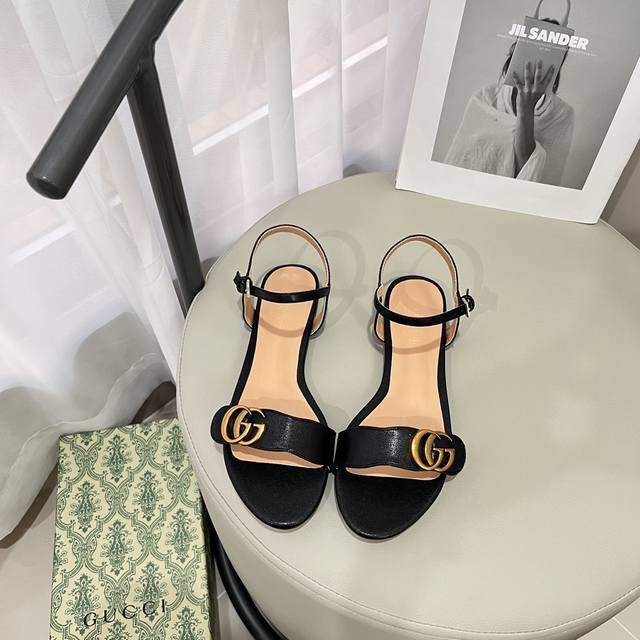 出厂： Gucci 古驰2025顶级专柜 新款限定 官网上新 独家首发 Gucci 古驰 25Ss 经典平底凉鞋 古驰凉鞋 Gucci Gucci鞋控 时装周新