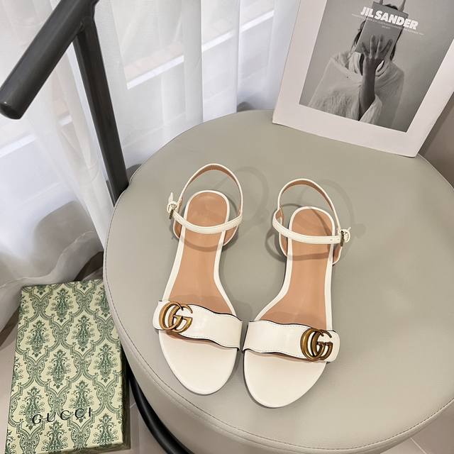 出厂： Gucci 古驰2025顶级专柜 新款限定 官网上新 独家首发 Gucci 古驰 25Ss 经典平底凉鞋 古驰凉鞋 Gucci Gucci鞋控 时装周新