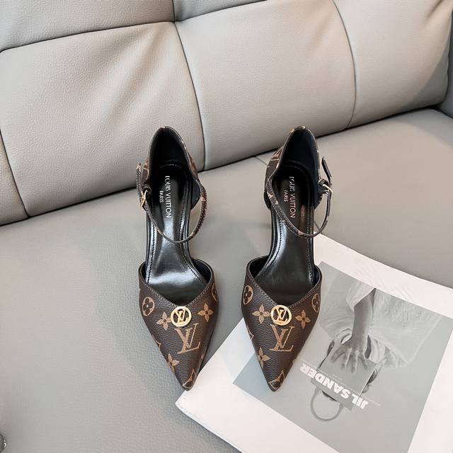 出厂： Louis Vuitton 2025顶级专柜 新款限定 官网上新 全球首发 Lv-路易威登 24Ss-尖头高跟 Lv高跟 Lv鞋控 Lv尖头 小红书推荐