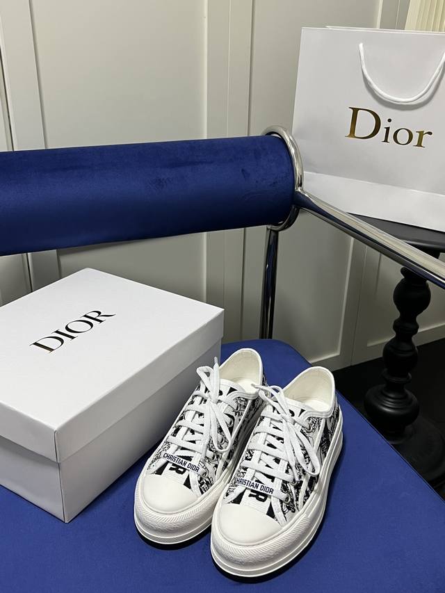 出厂： Dior 迪奥新品walk'N'Dior 厚底刺绣运动鞋 原版zp一比一复刻 顶级代购版本 这款 Walk'N'Dior 厚底运动鞋是一款时尚单品，提升