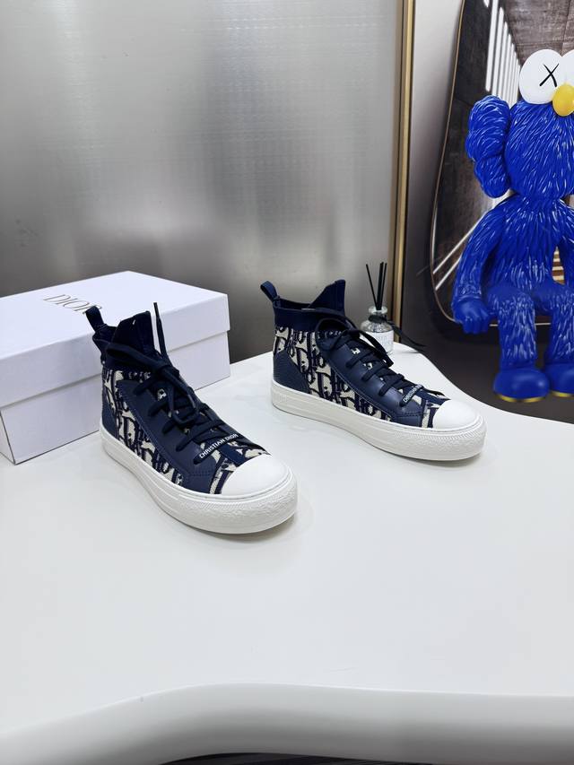 出厂： 飞织 Ss Dior Oblique 穿孔科技迪奥针织高筒运动鞋 市面上唯一对版高端品质 原版拆解开发，每个细节都不放过， 真正意义上的原版复刻， 鞋面