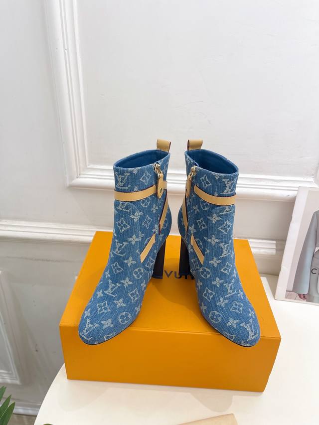 Lv 路易威登 24 秋冬新品 顶级版本 专柜主打最新款silhouette梅花跟及裸靴系列 硬货上新 代购级别！高级感十足！国内外博主刷爆的一款，复古又时髦