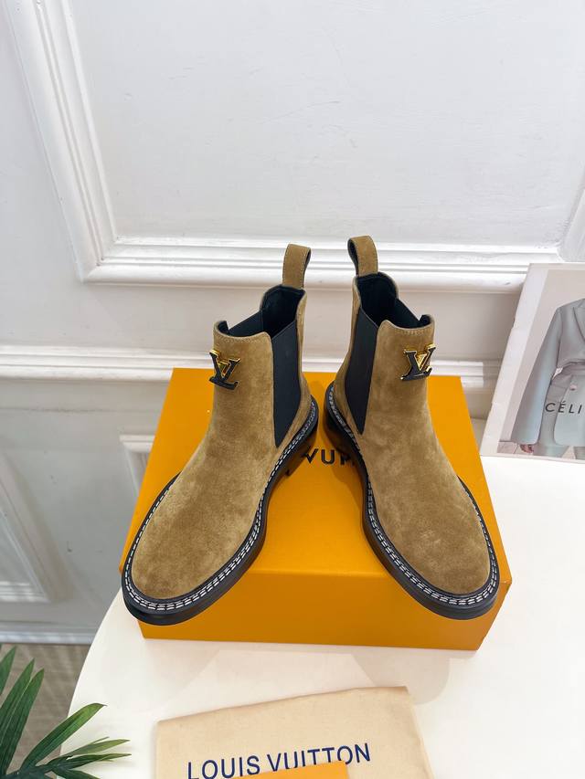 Lv 路易威登 24 秋冬新品 顶级版本 专柜主打最新款 驴牌经典厚底切尔西短靴系列 硬货上新 代购级别！高级感十足！国内外博主刷爆的一款，复古又时髦 上脚美炸