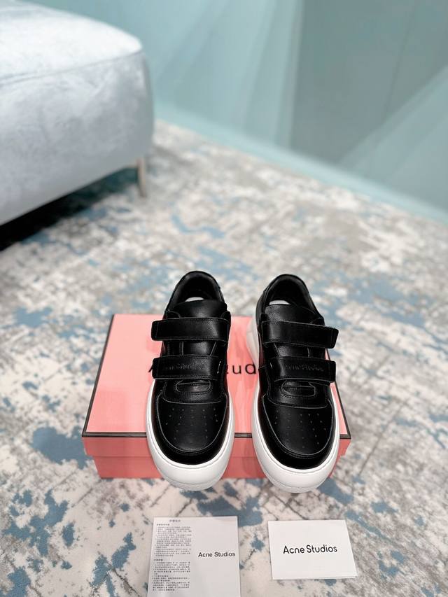 冲量价: Acne Studios 24Ss 最新厚底休闲魔术贴笑脸小白鞋渠道牛货！莞货 难得一见的好货！ 最受欢迎的单品当属小白鞋，可以搭配出n种风格，无论你