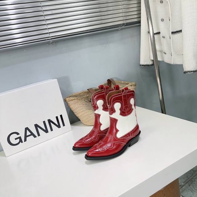 冲量价: 高品质！小众潮牌ganni24Ss秋冬秀款刺绣复古名族风牛仔靴西部美式靴骑士靴短靴 宋妍霏同款 刺绣拼接皮靴尖头高筒牛皮西部牛仔长靴，全网都在穿的ga
