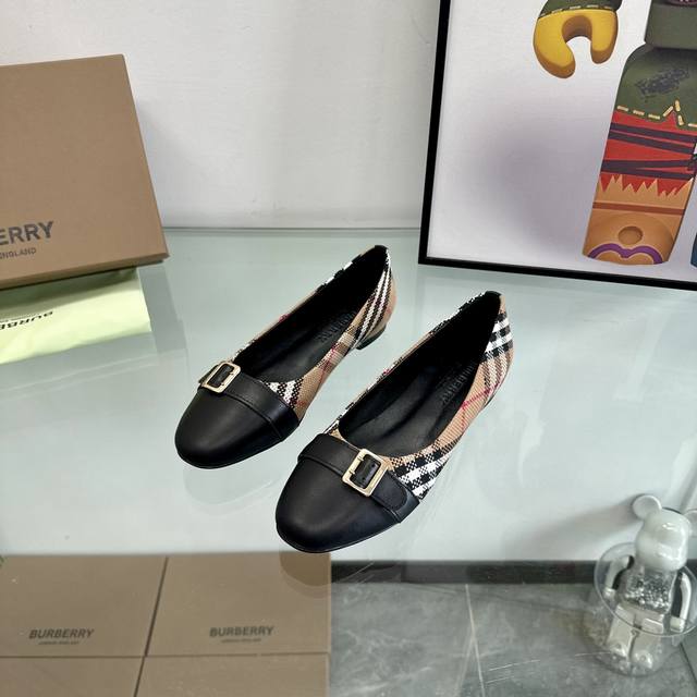 冲量价: 巴宝利burberry 经典格纹平底鞋 迄今为止最不挑人最不限年龄的一款鞋子 谁穿都好看别小瞧布面的成本 我们的鞋面采用三层贴布工艺 单外层格纹进口纤