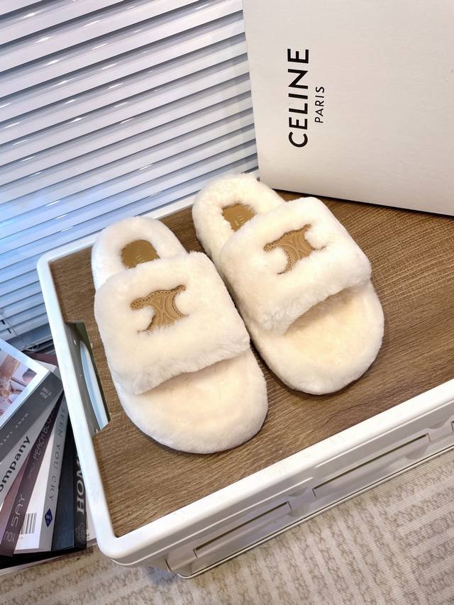 冲量价: Celine 塞琳 秋冬新款毛毛鞋 赛琳又让我重新爱了它一次！这季节美鞋太多这款毛拖真的是让我无法自拔真太可爱了～ 面料：欧洲进口羊毛，鞋面和踮脚lo