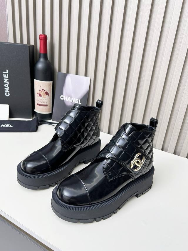 Chanel 香奶奶 小香秋冬新款，采用香奈儿电绣菱格风格 原版开发，面料，意大利金属纹牛皮 内里：羊皮，成型tpu大底，黑色，米白，银色三色可选， 码数35-
